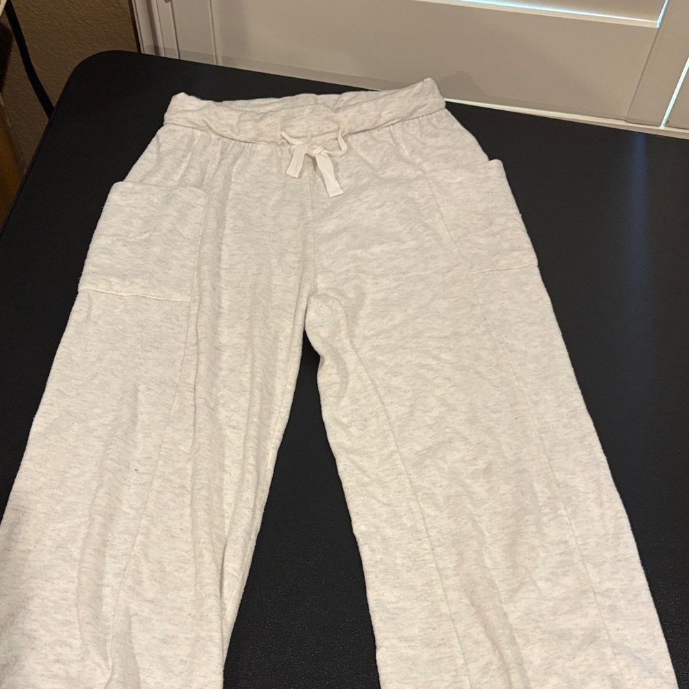 Soft Surroundings Light Gray pajama set - Picture 5 of 6